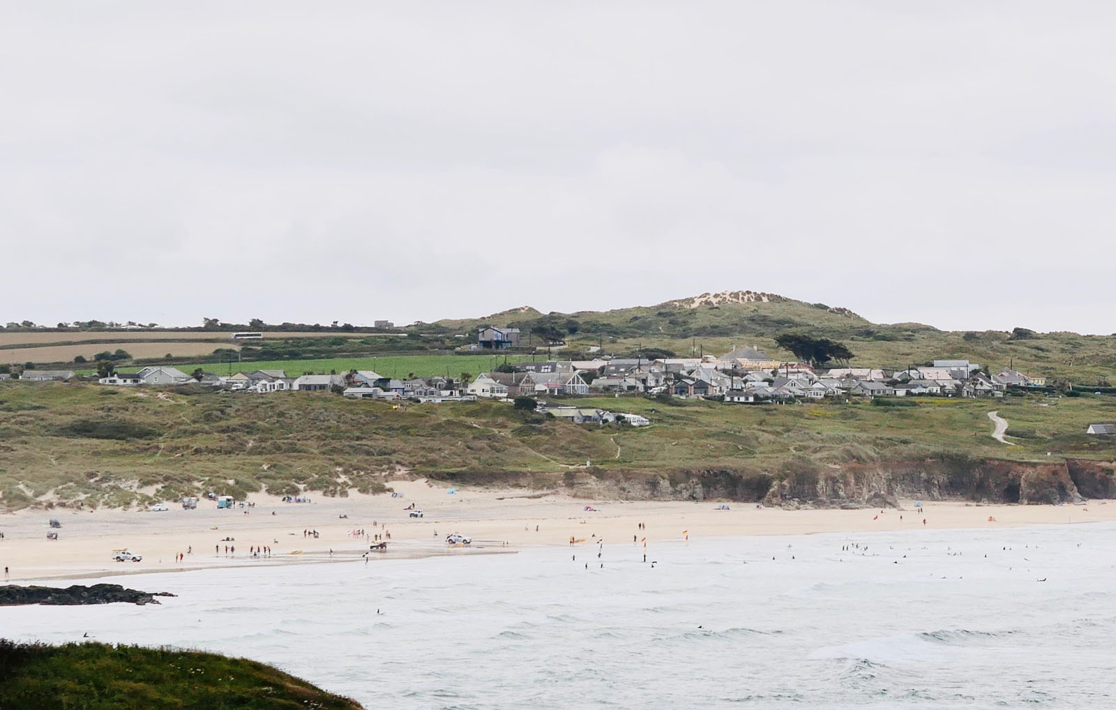 Gwithian Towans fritidshusby sett från Godrevy.