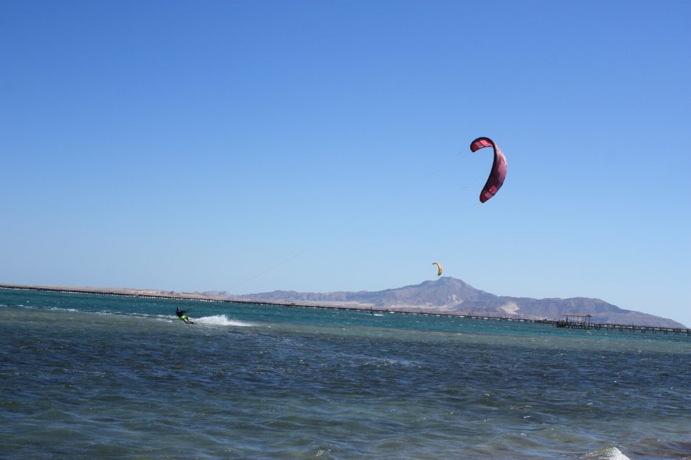 Kitesurfing v zálivu Nabq