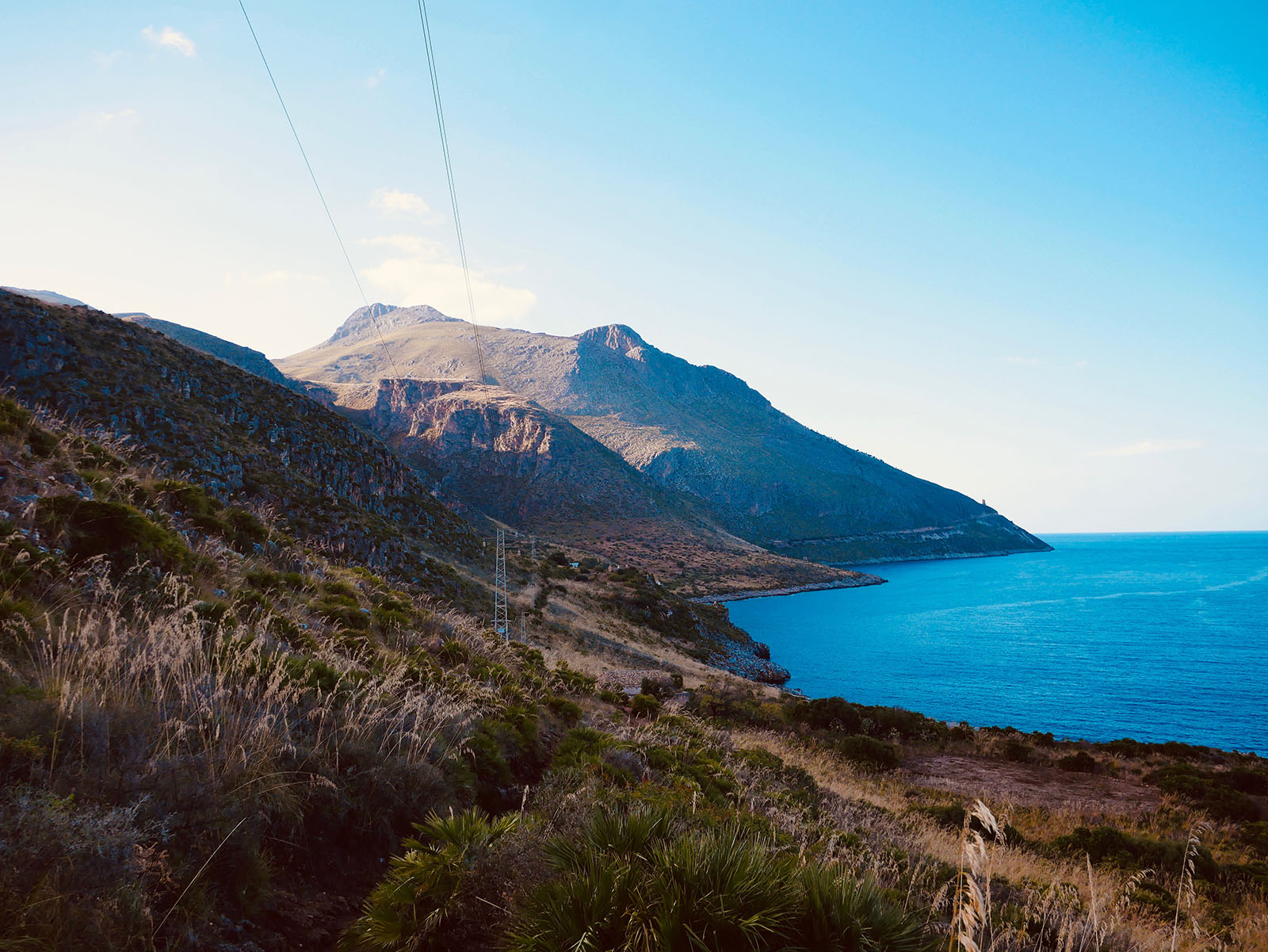 Erpiskas ainavas uz kalniem un jūru Zingaro dabas rezervātā.