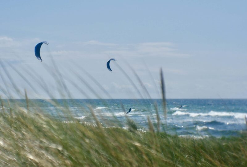 Nybrostrand and kites.