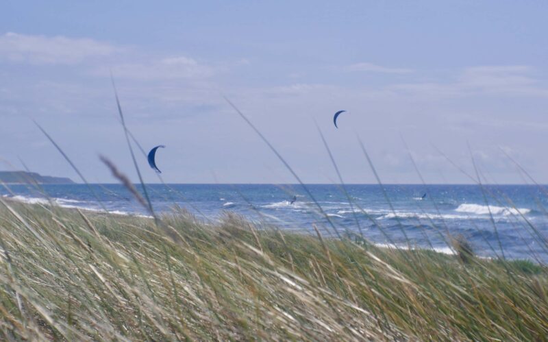 Nybrostrand and two kites.