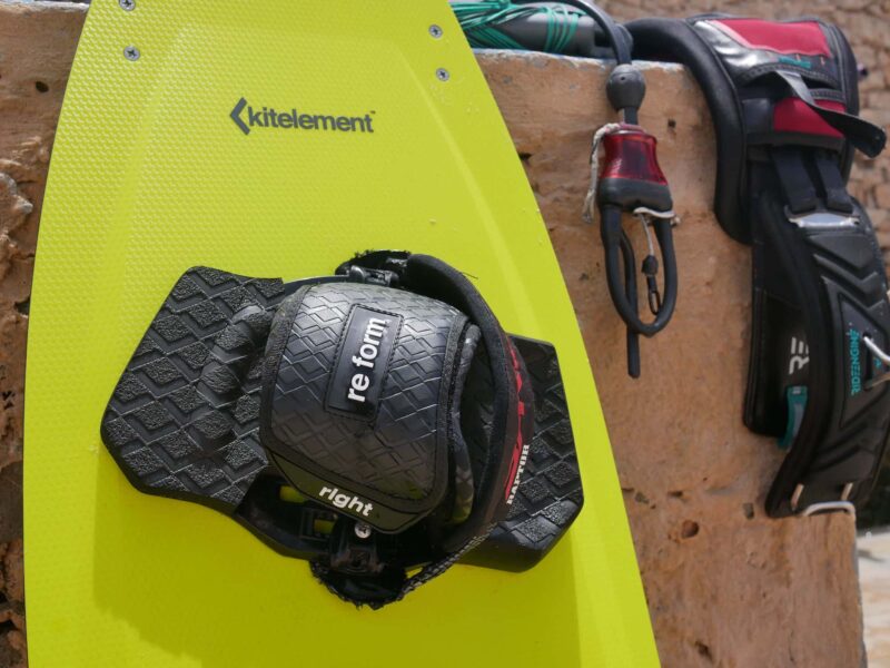 Kitelement binding