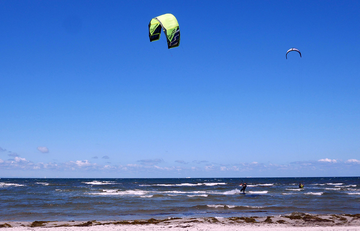 Switch Krypto 12m kite in the air.