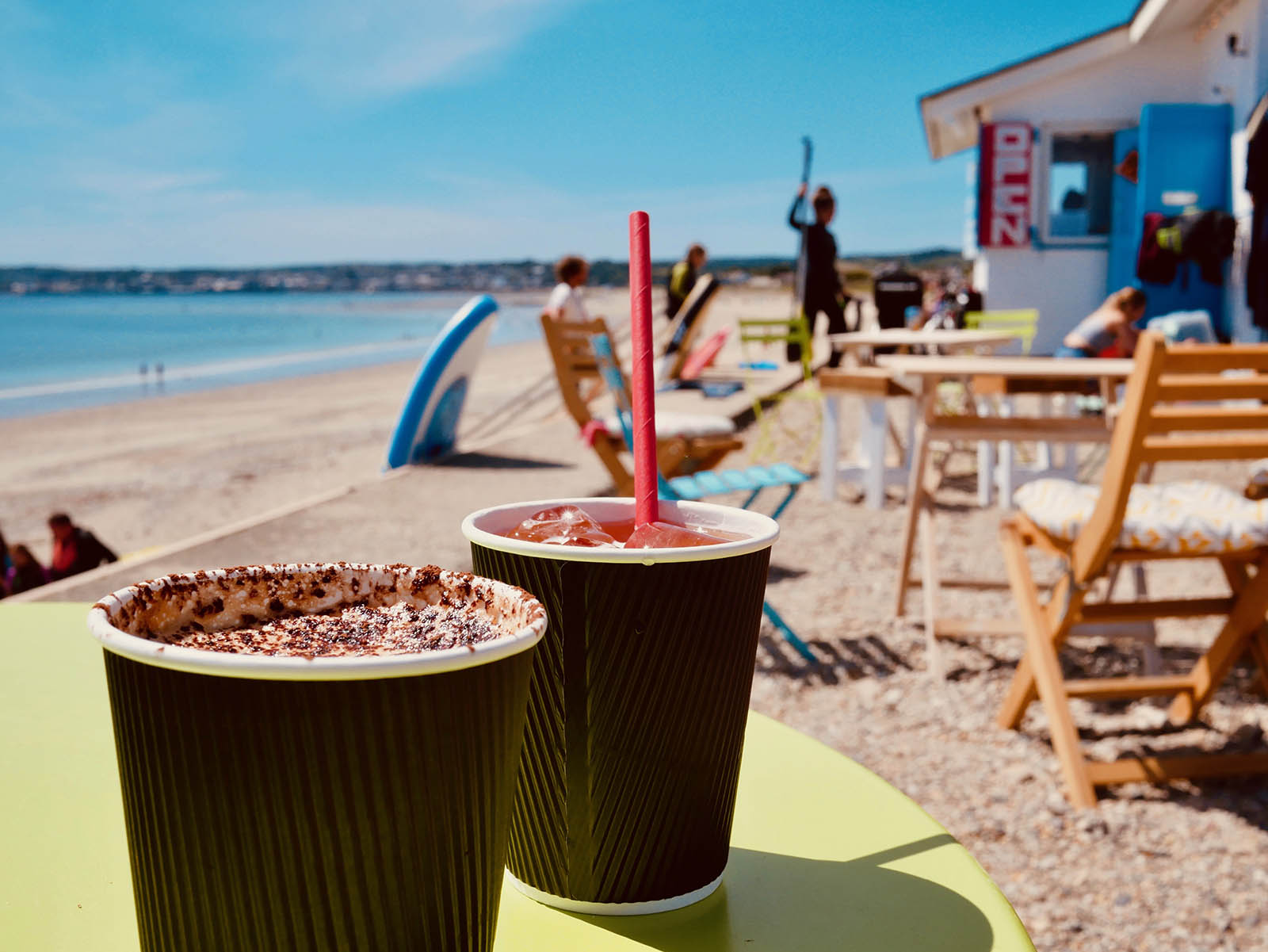 Café de playa en la escuela especial de kitesurf Hoxton.