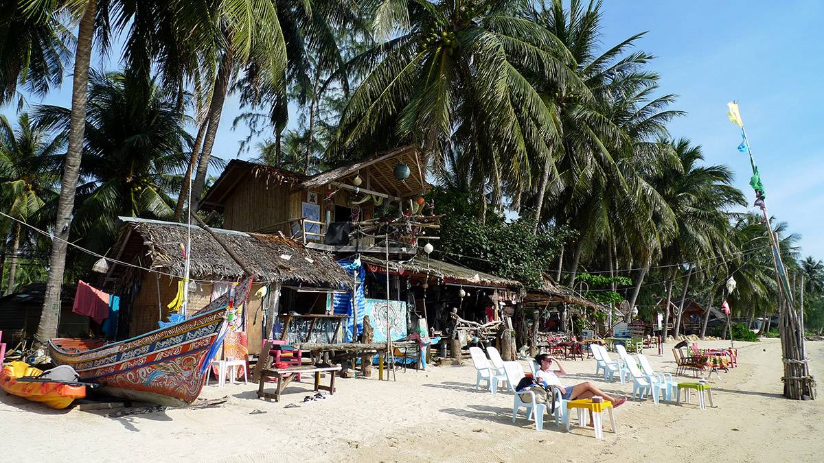 Restaurante de praia boêmio