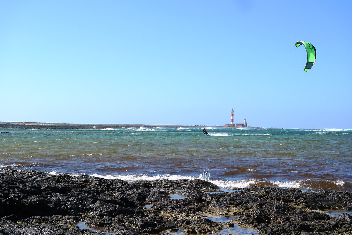 kitesurfer i Toston lagunen, Fuerteventura