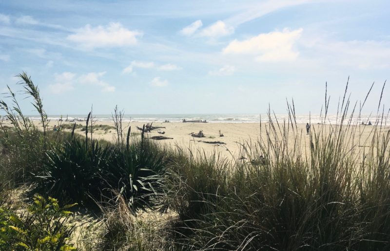 Praia pública de Viareggio em maio.